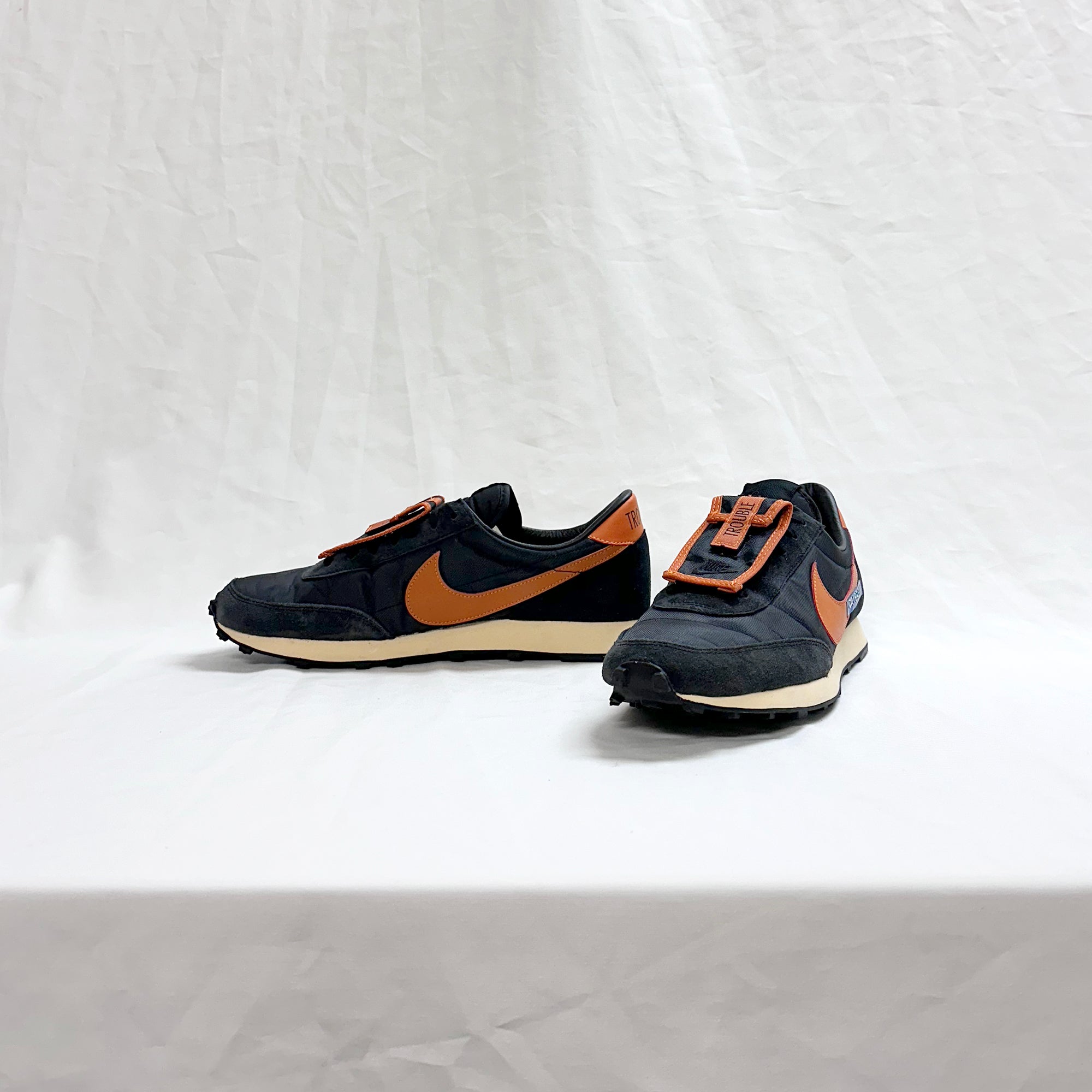 NIKE WMNS DAYBREAK BLACK STARFISH 28.5cm